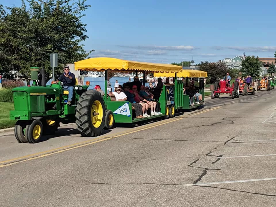WEB-TractorCruiseBriandeBest