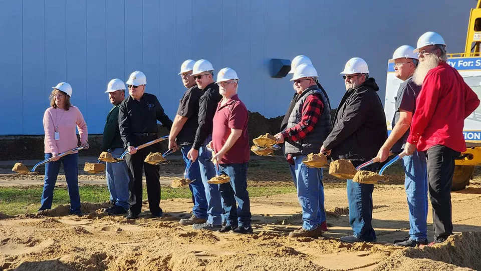 WEB-special-lite-groundbreaking-employees-shovels