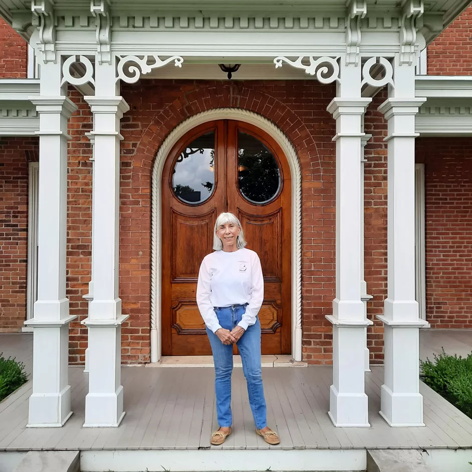 WEB-Cathy-on-Bonine-House-porch